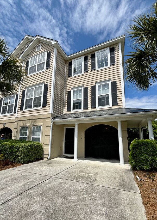 Primary Photo - Available now. GORGEOUS 4 BR/3 BA Townhous...