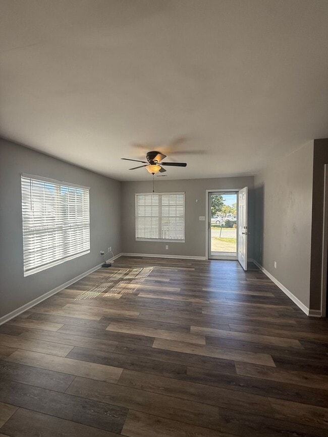 Building Photo - Newly Updated Ranch-Style Condo