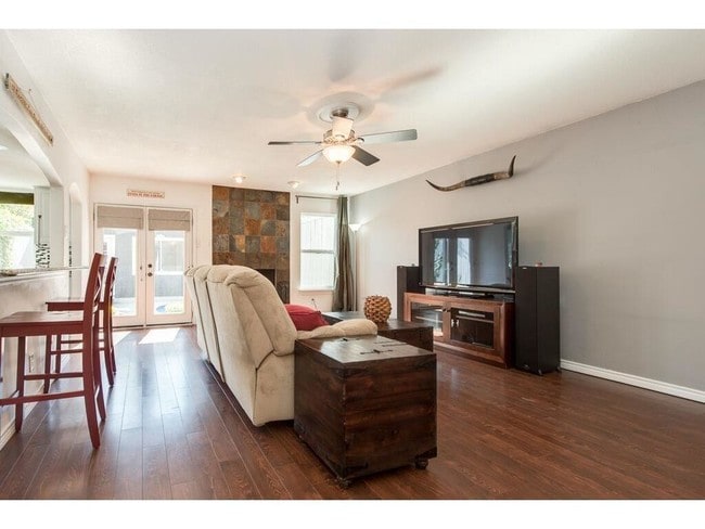 Foto del edificio - 13340 Kit Ln