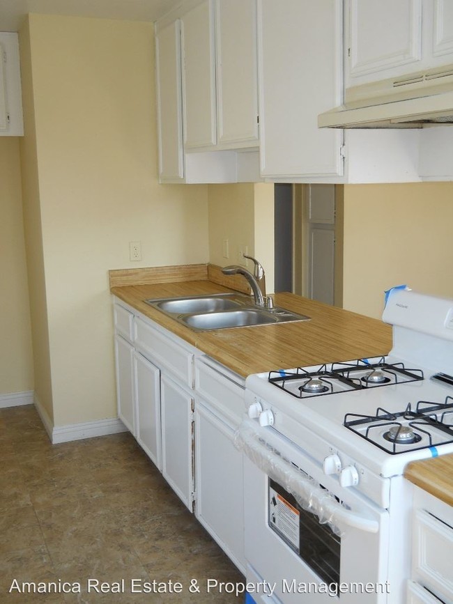 Building Photo - 8135 Philbin Ave