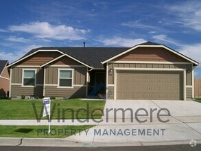 Building Photo - 910 Hedine Road