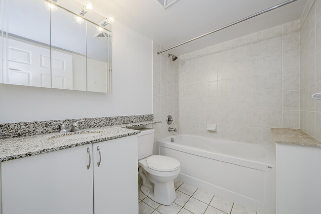 Photo du bâtiment - 4900-4900 Glen Erin Dr