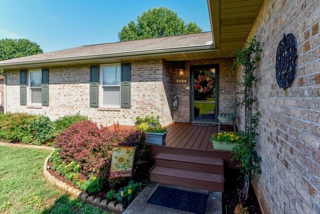 Foto del edificio - Maryville 37803 - 3 bedroom home with bonus room - Contact Tom Parry (865) 607-3649