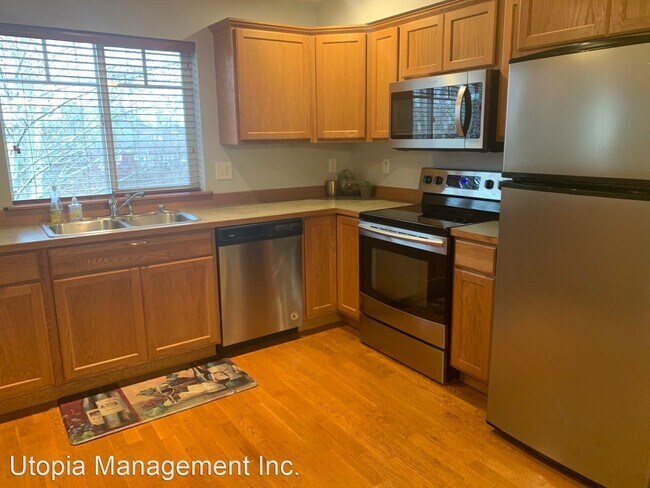 Building Photo - 2 br, 2.5 bath House - 4051 Eliza Ave #102