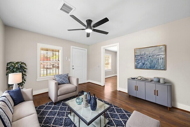 Foto del edificio - 5519 Chapman St