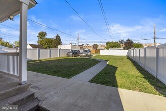 Building Photo - 821 Stanbridge St