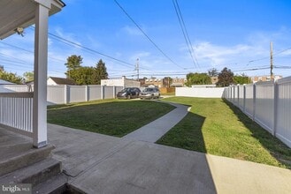 Building Photo - 821 Stanbridge St