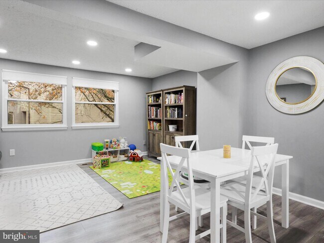 Building Photo - 307 Brethour Ct