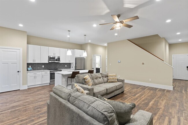 Building Photo - 5424 Delmar Blvd