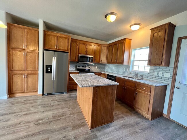 Building Photo - Ogden Triplex