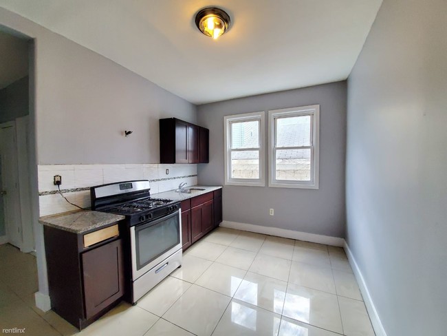 Building Photo - 2 br, 1 bath  - 372 Wainwright St Apt 1
