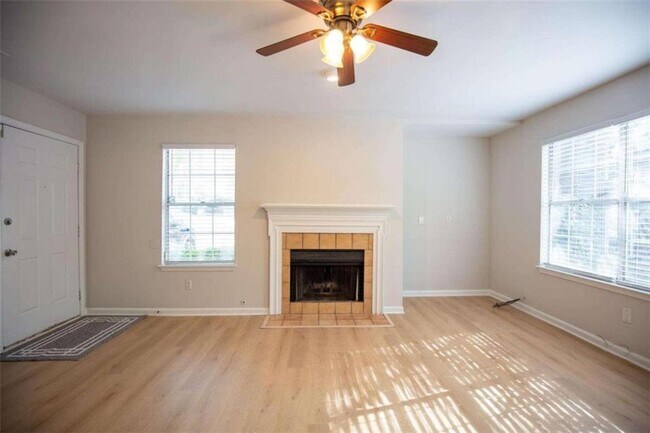 Building Photo - 1020 Linwood Trce