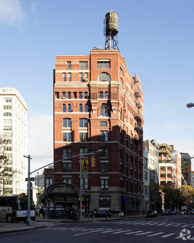 Foto principal - 220-224 W Broadway