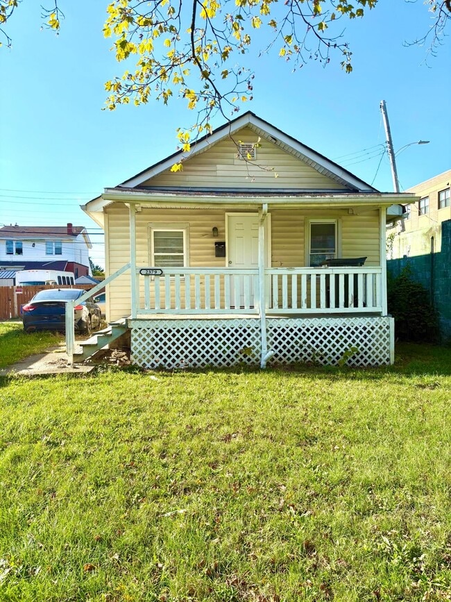 Building Photo - 2379 Linden Ave
