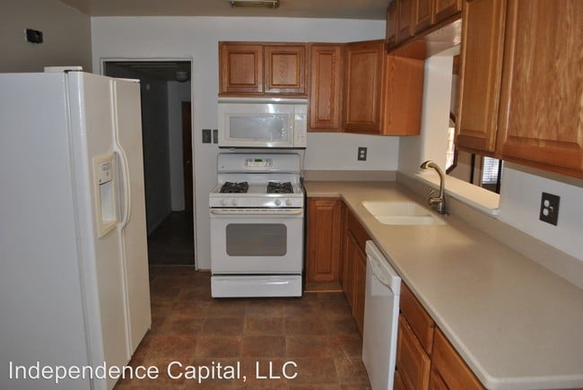 Building Photo - 725 Zuni Dr