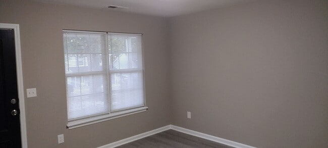 Building Photo - 1623 Dendy Ln