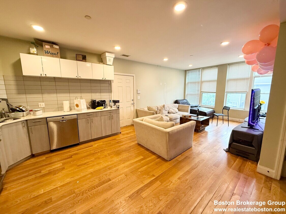 Foto principal - 299 Dudley St