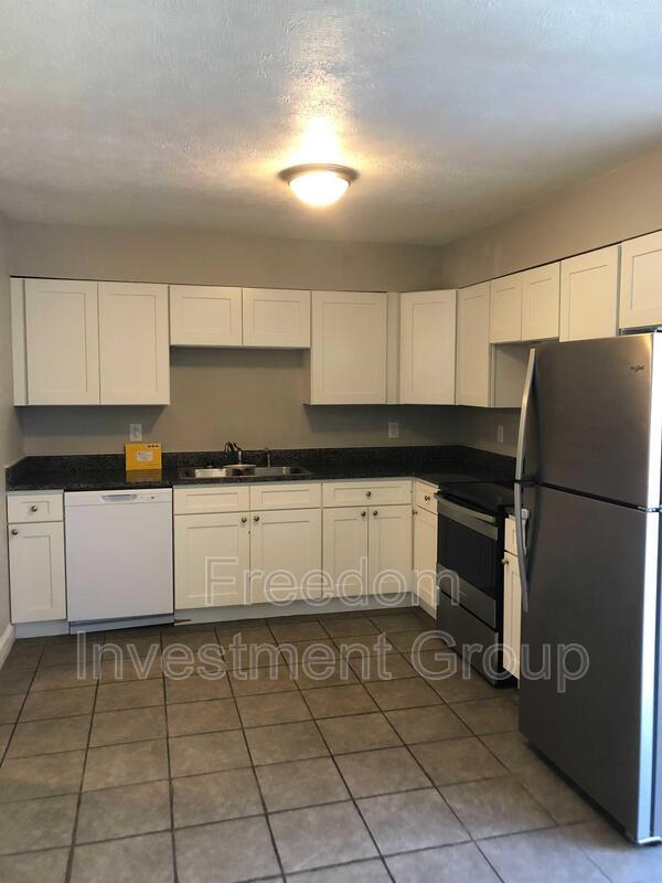 Building Photo - 135 Louella Dr