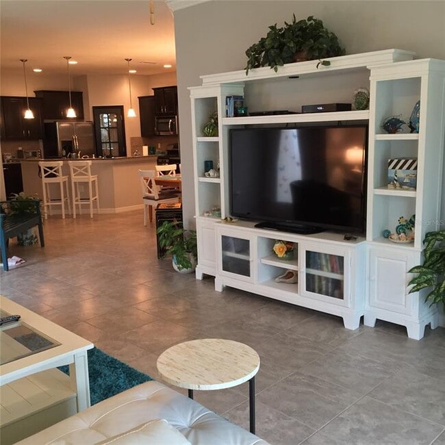 Foto del edificio - 6933 Surrey Hill Pl