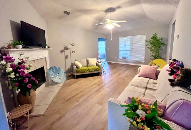 Foto del edificio - 7520 Avery Ln