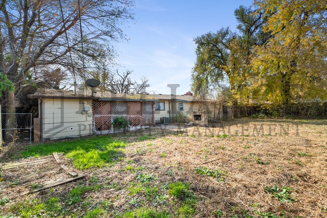 Foto del edificio - 220 E 44th St S