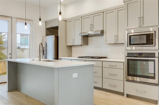 Foto del edificio - 2521 Sutherland St