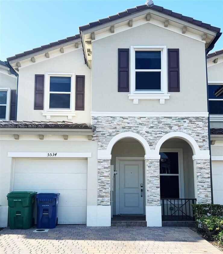 Foto principal - 5534 NW 27th Pl