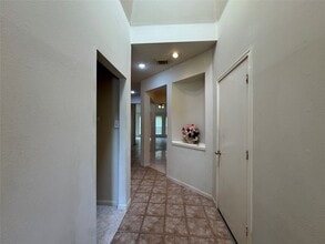 Building Photo - 6110 Villa Hills Dr