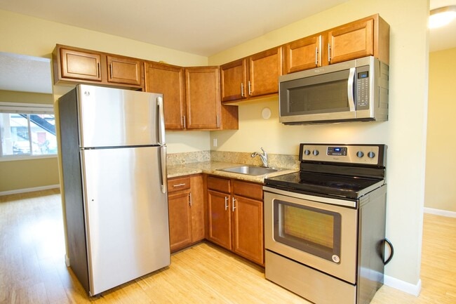 Building Photo - Fantastic 2 Bedroom in Charming St Johns R...