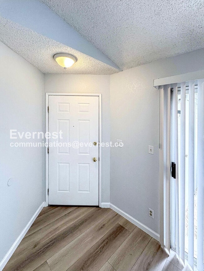 Building Photo - 556 Shadowgraph Dr