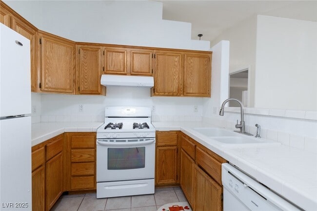 Building Photo - 2110 Los Feliz St