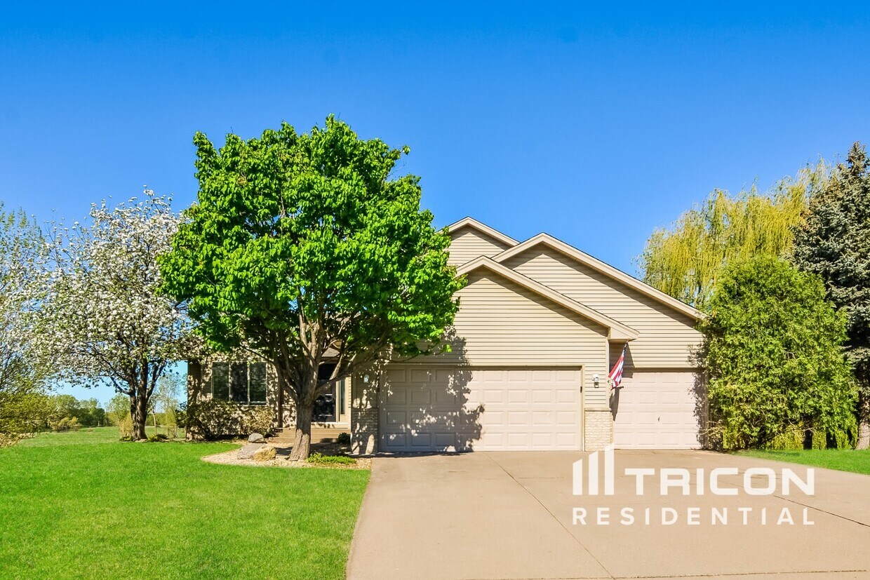 Foto principal - 2428 123rd Cir NW