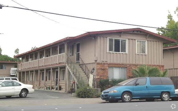 Building Photo - 1711-1729 Lincoln Ave