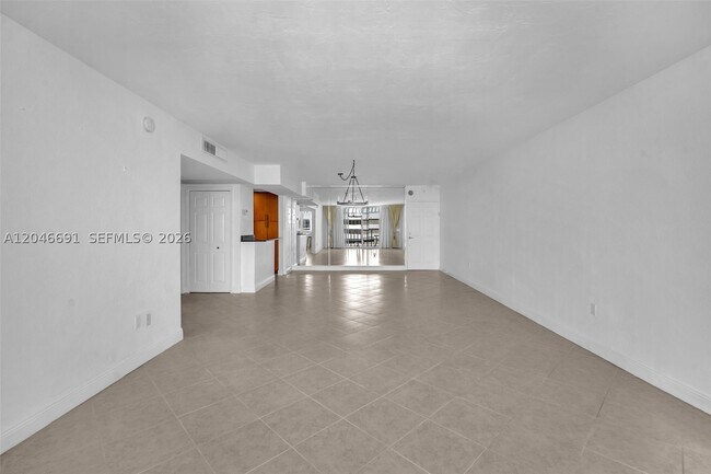 Foto del edificio - 10350 W Bay Harbor Dr