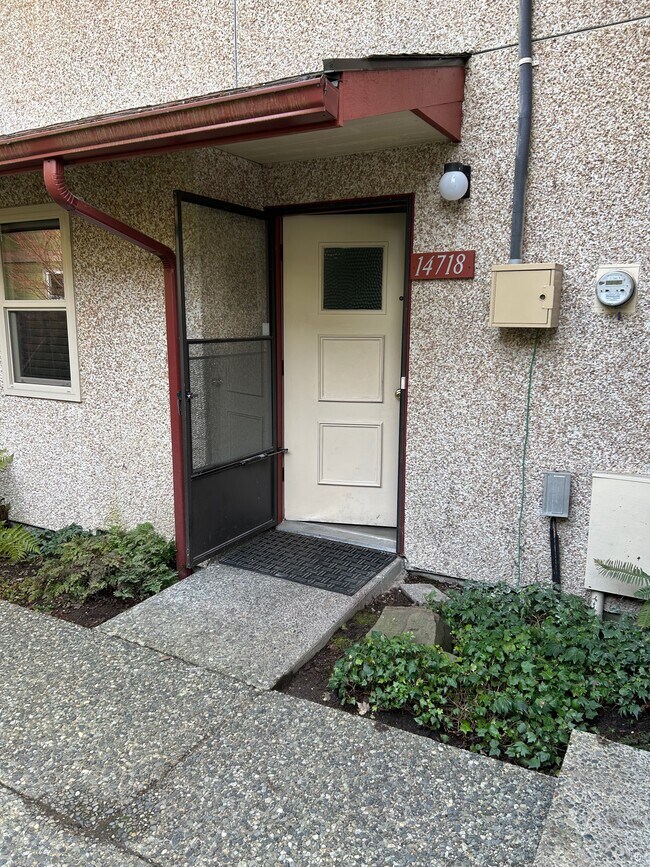 Entry - 14718 30th Ave NE