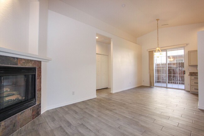 Foto del edificio - Prescott Valley Duplex with 2 Car Garage