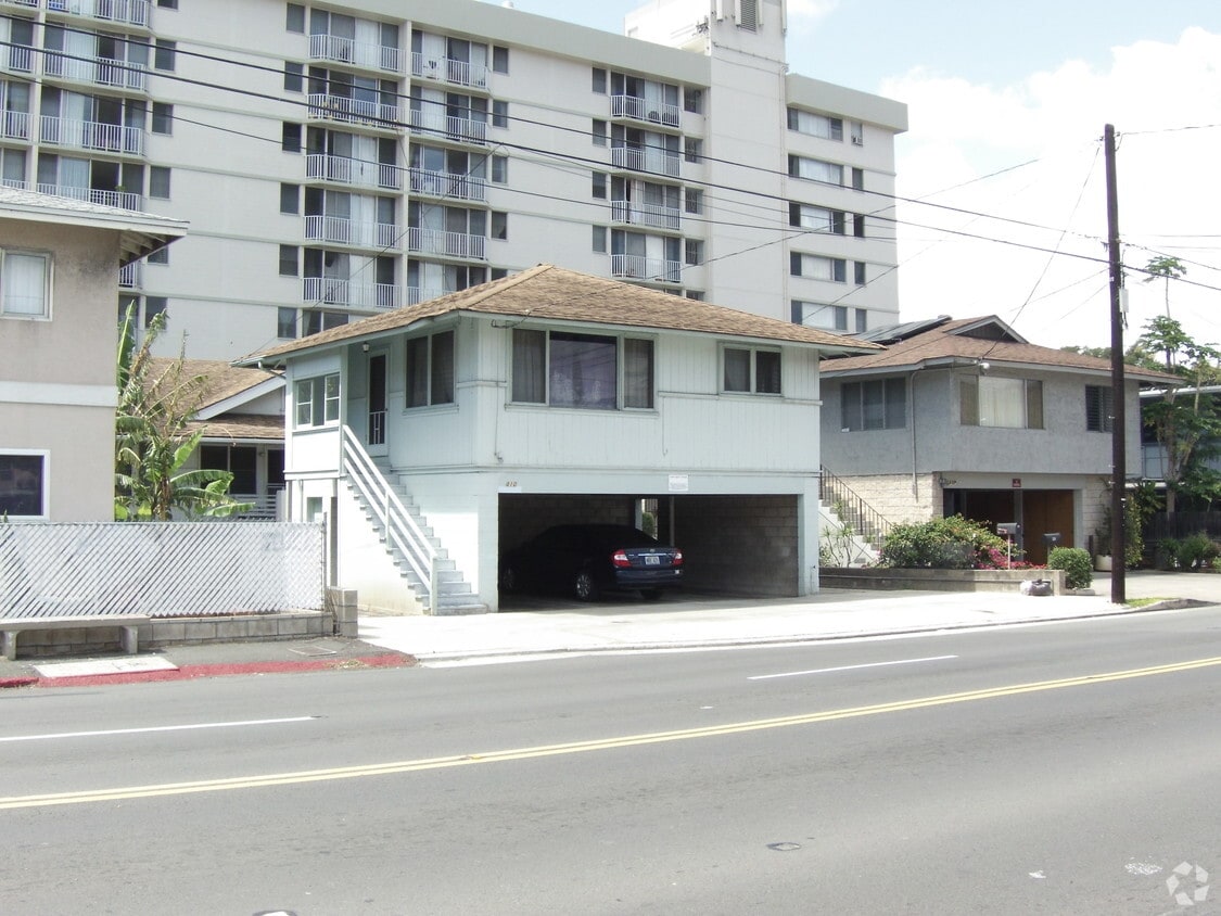 Building Photo - 810 Mccully St