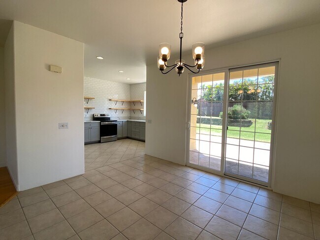 Foto del edificio - 4-Bedroom 2.5-Bath Home with Private Yard, Fireplace & Pet-Friendly Living.