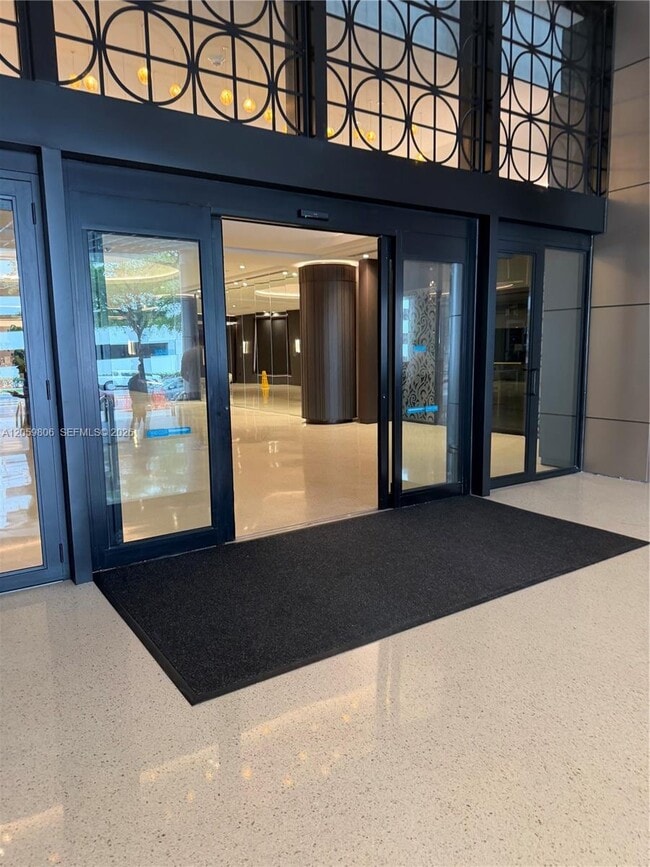 Building Photo - 1717 N Bayshore Dr