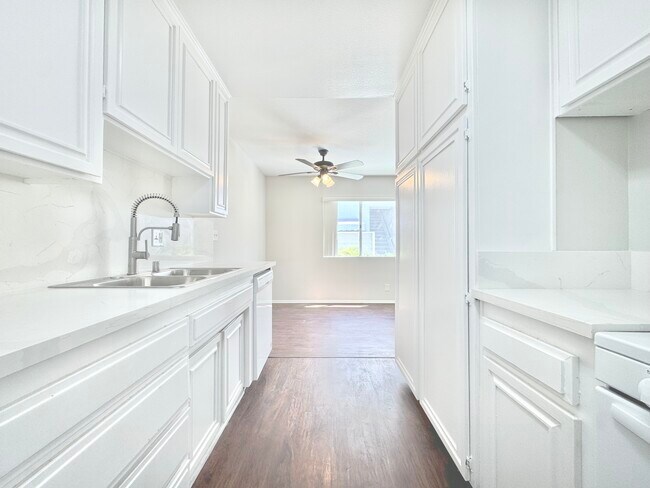Building Photo - 14455 Dickens St
