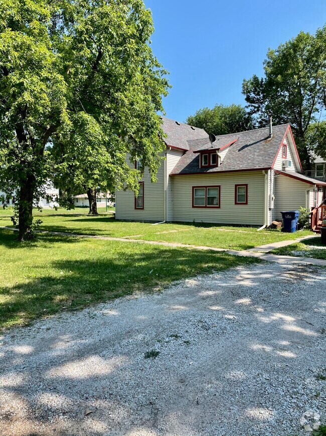 Apartments For Rent in Ulysses NE with Parking 1 Rentals