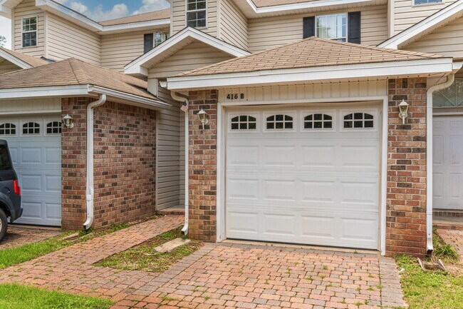 Building Photo - 416a Bear Rd