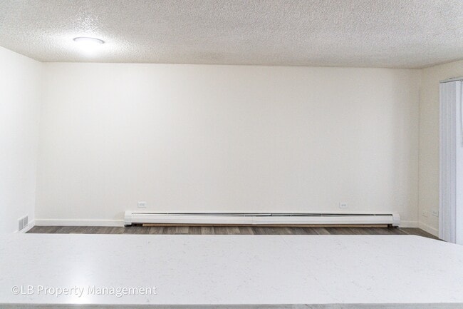 Foto del edificio - 4643 S Lowell Blvd