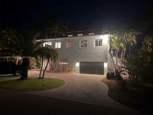 Building Photo - 124 Indies Dr S