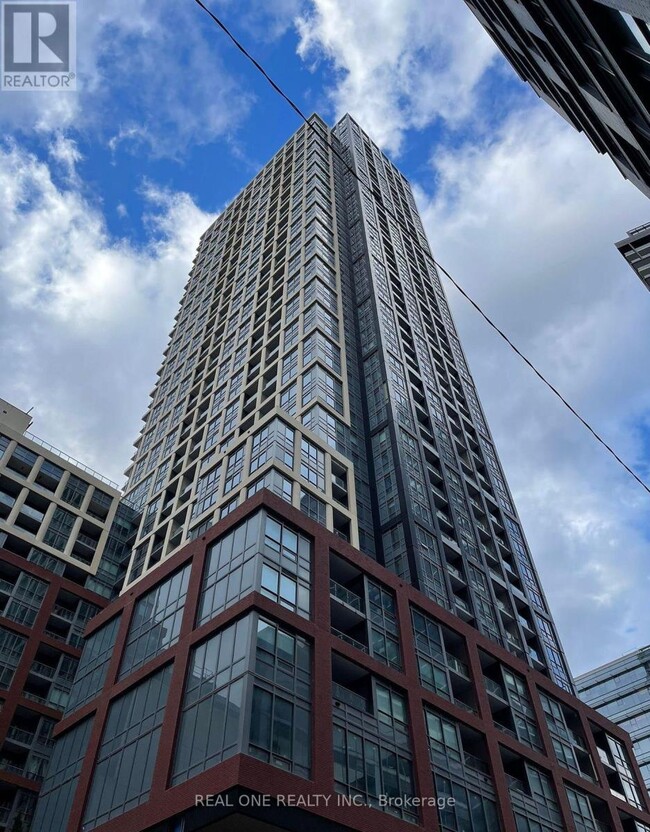 Building Photo - 108 Peter St
