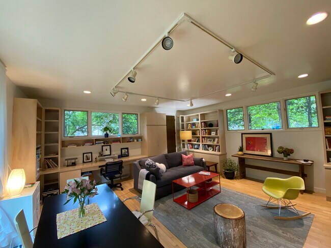 Building Photo - 2280 Tudor Dr