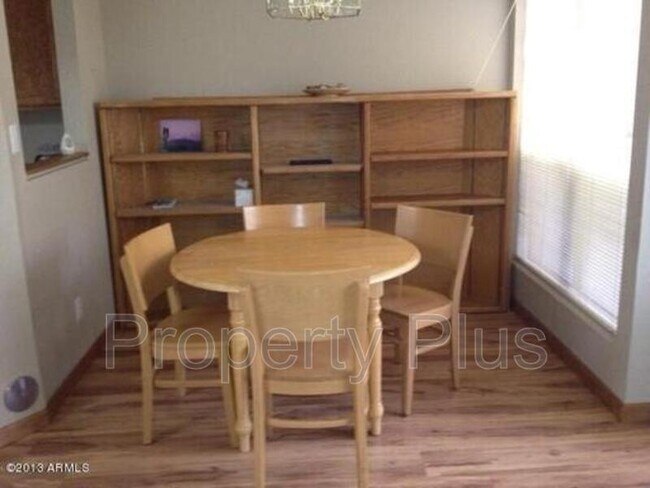 Foto del edificio - 3228 W Glendale Ave