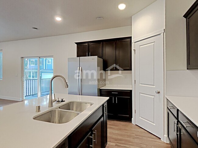 Foto del edificio - 4222 177th St E