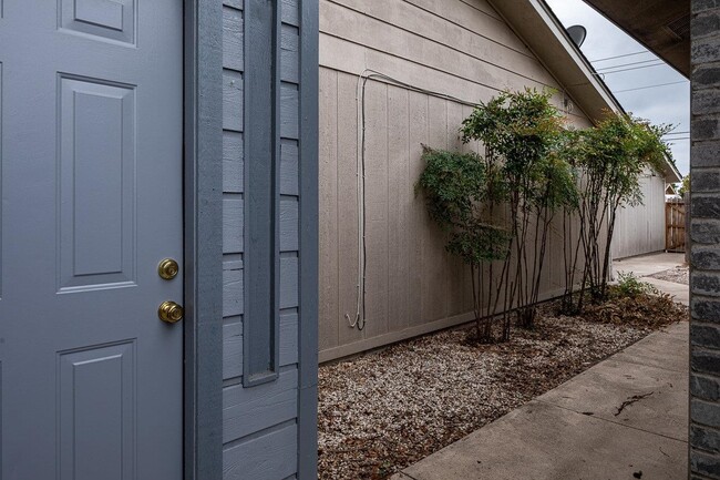 Building Photo - 208 Miller Dr
