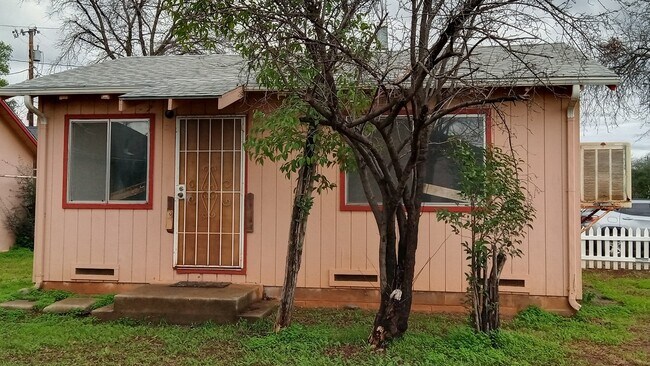 Foto del edificio - 2108 Fort Wayne St